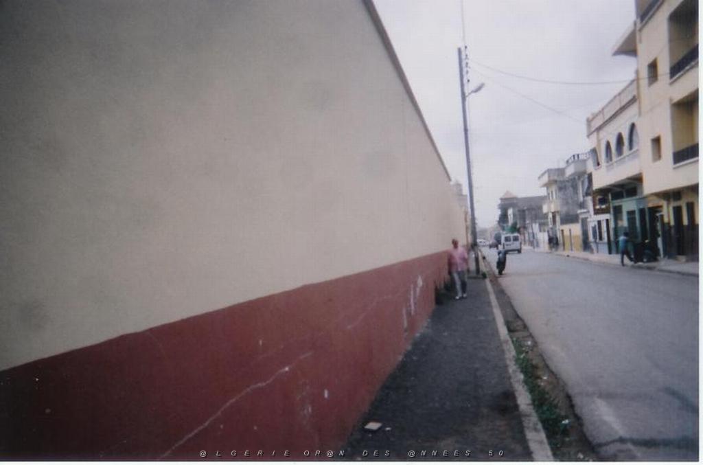 MARAVAL RUE EBERRARHRDT LE MUR OU ETAIT LA FERME AMOROS.JPG